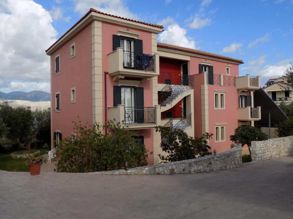 Kolona Apartments Lixouri Exteriér fotografie