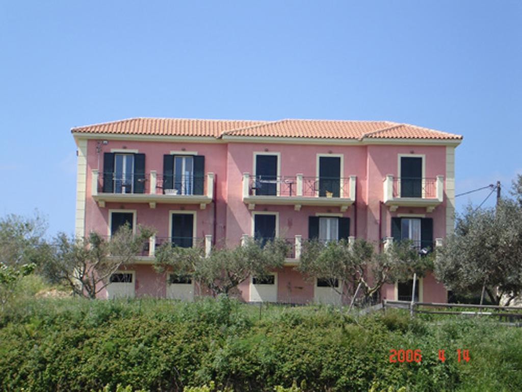 Kolona Apartments Lixouri Exteriér fotografie